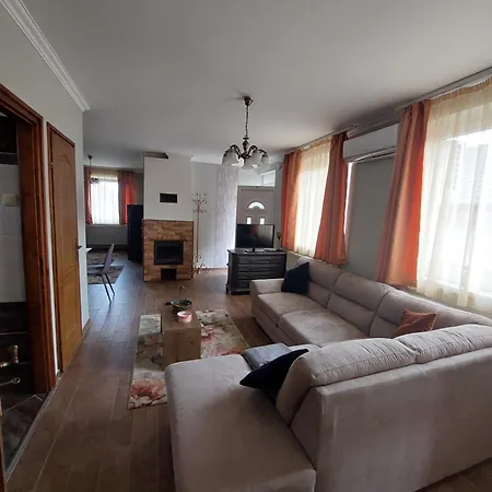 Akacvirag Airport Vendeghaz Appartement *