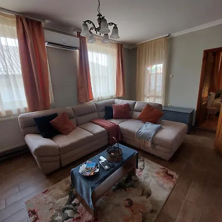 Akacvirag Airport Vendeghaz Appartement *