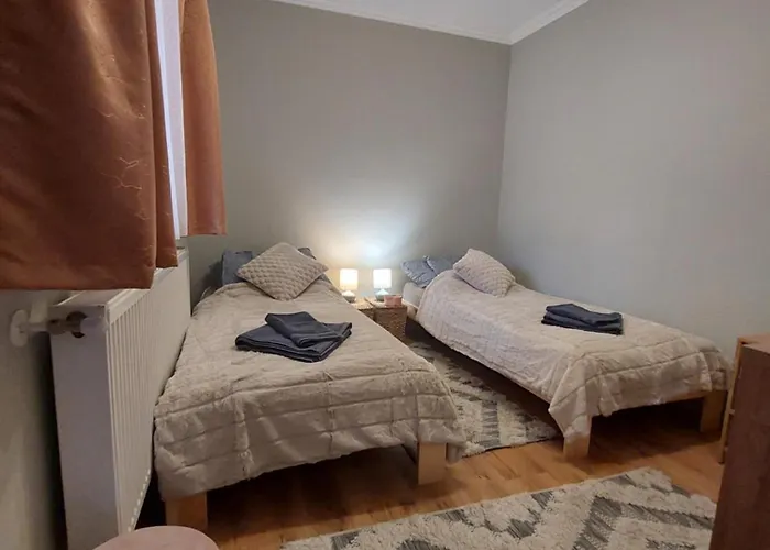 Akácvirág Airport Apartamento *