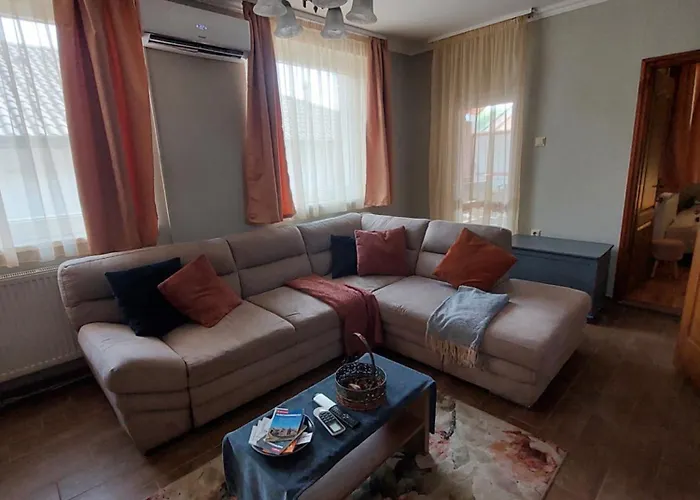 Akácvirág Airport Apartamento *